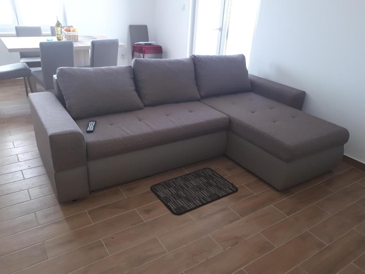 Apartmani Andrea Karlobag Bagian luar foto