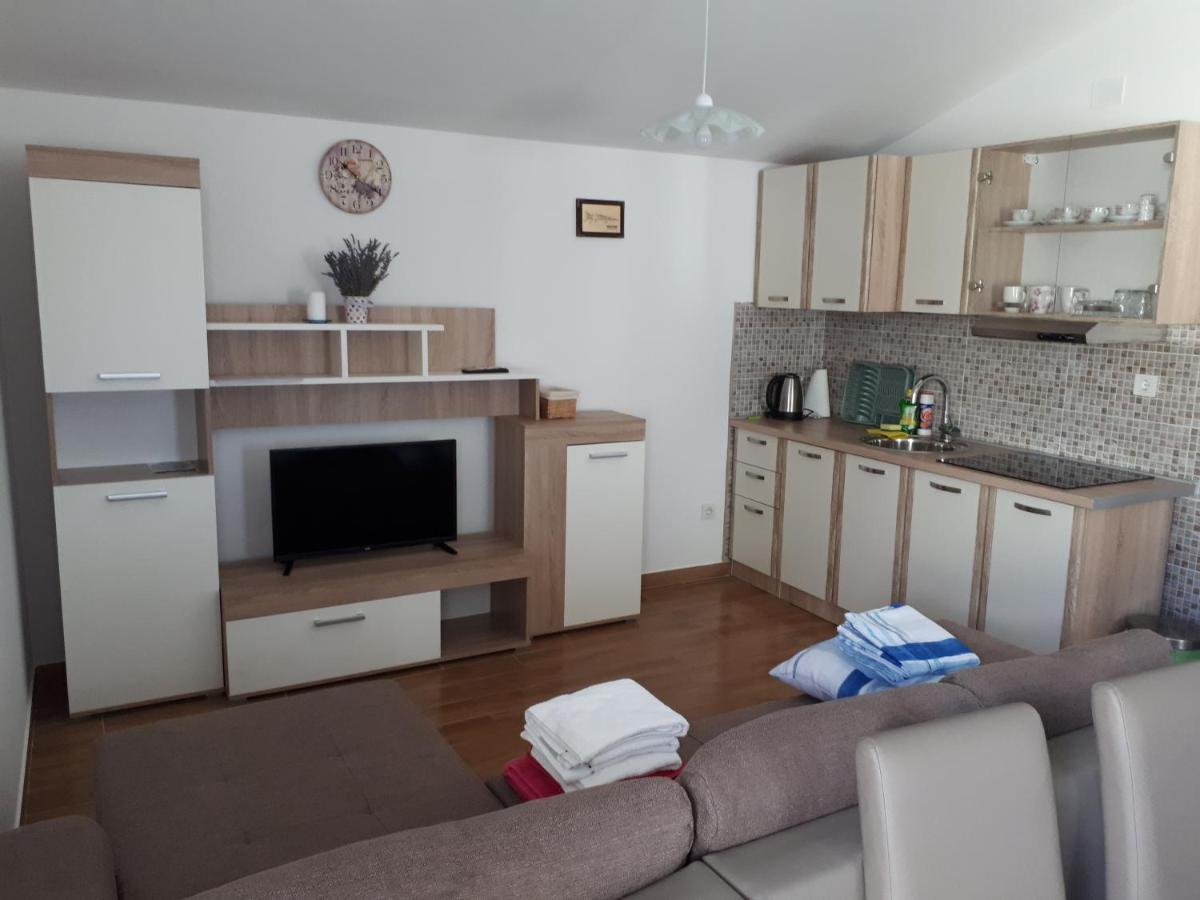 Apartmani Andrea Karlobag Bagian luar foto