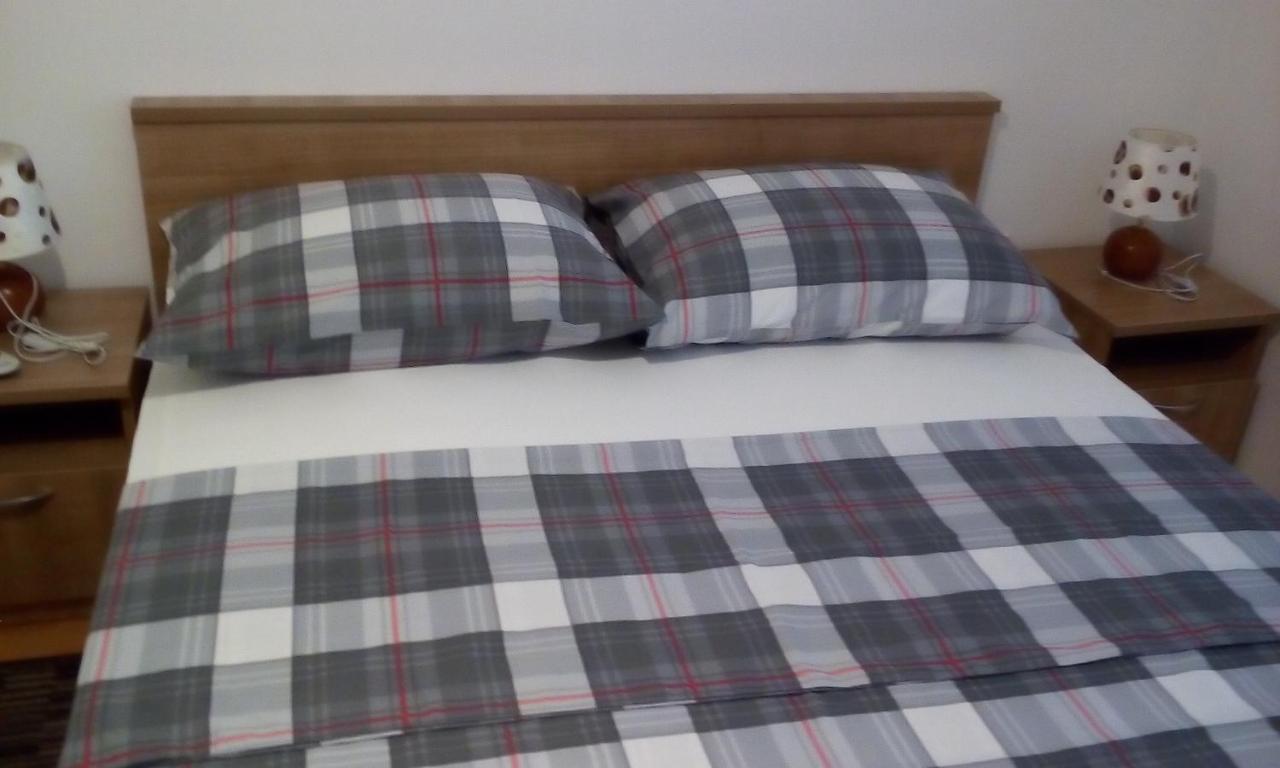 Apartmani Andrea Karlobag Bagian luar foto