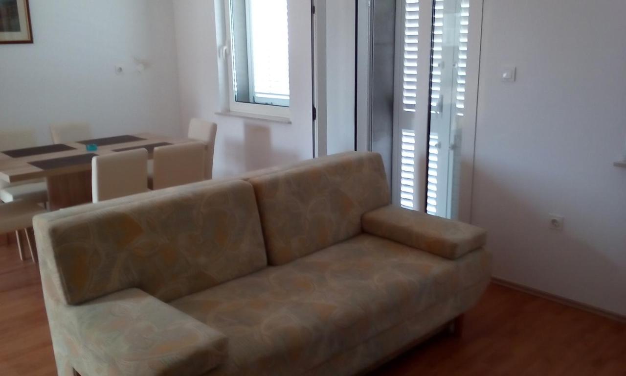 Apartmani Andrea Karlobag Bagian luar foto