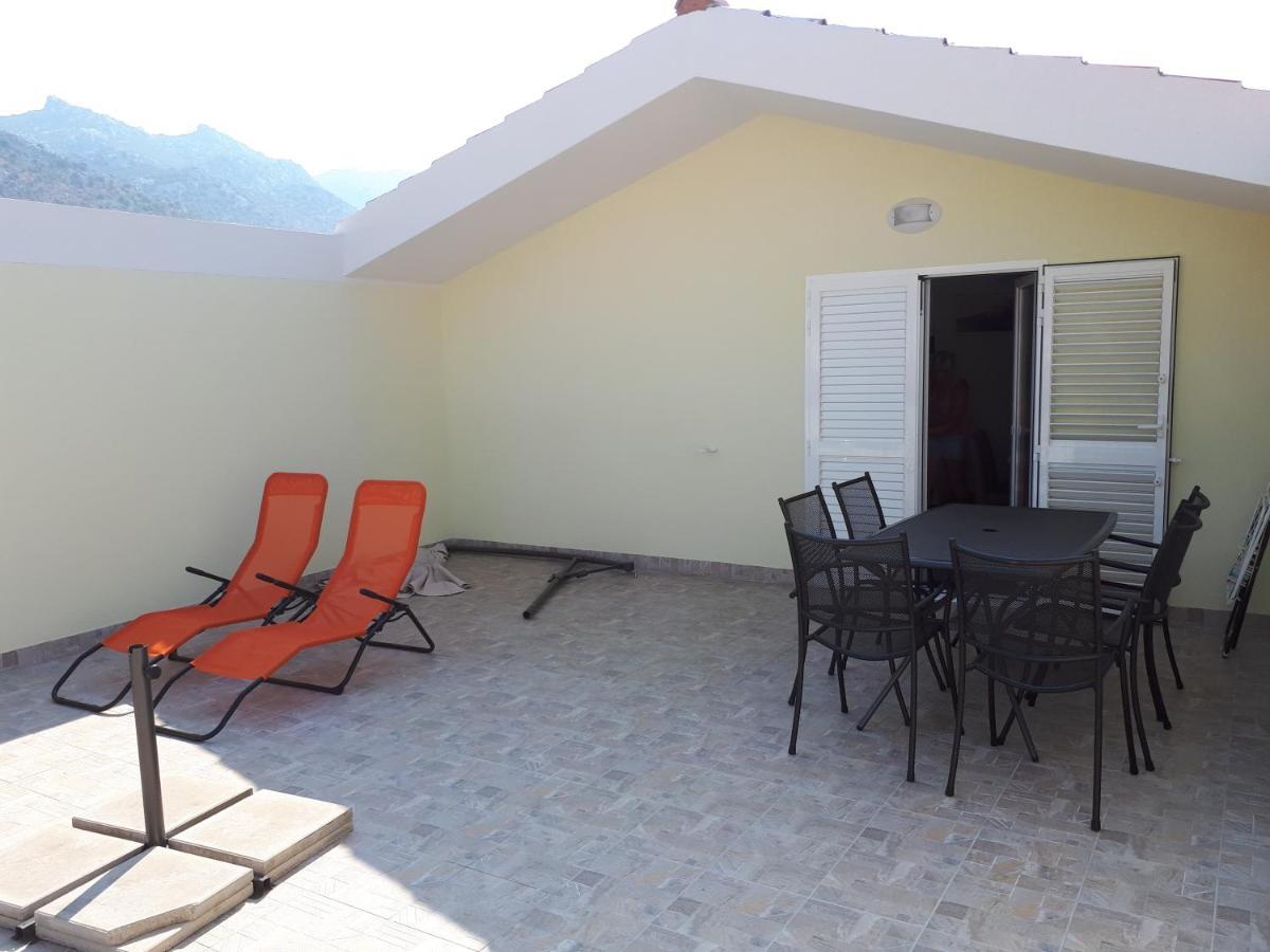 Apartmani Andrea Karlobag Bagian luar foto