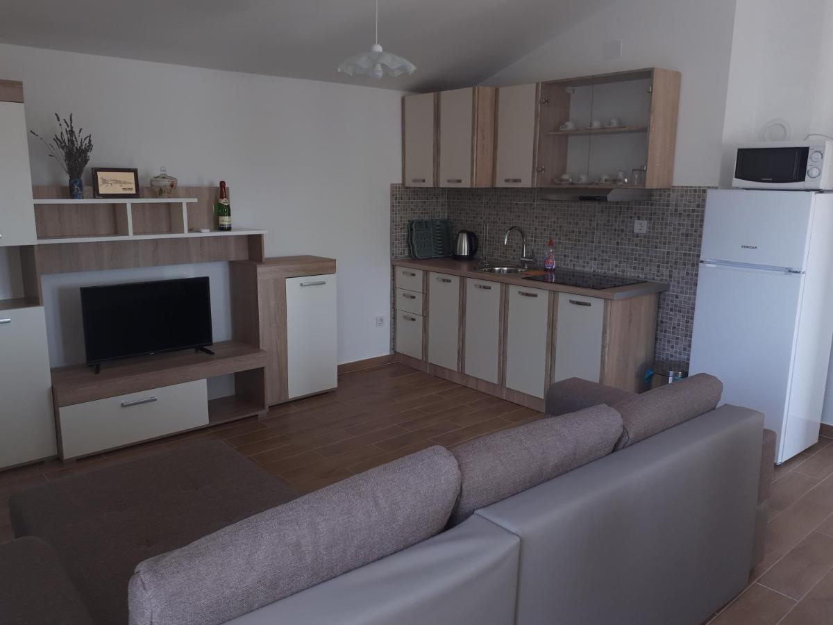 Apartmani Andrea Karlobag Bagian luar foto