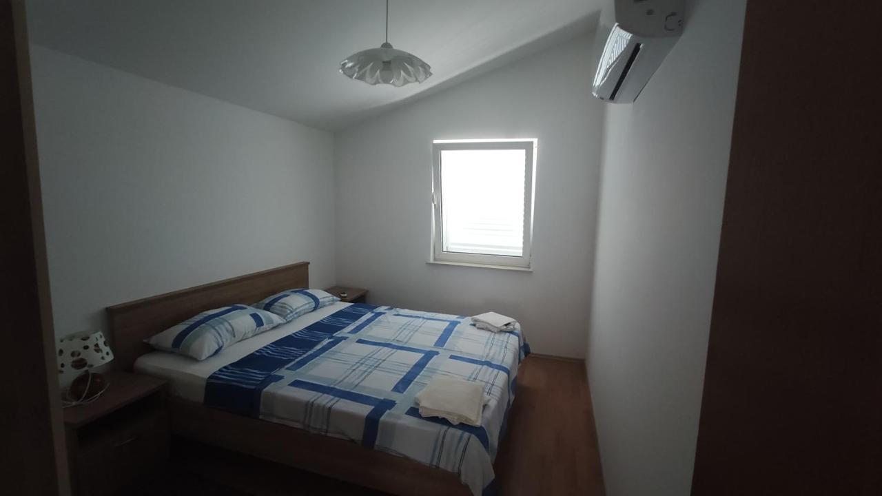 Apartmani Andrea Karlobag Bagian luar foto