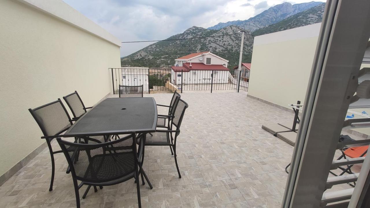 Apartmani Andrea Karlobag Bagian luar foto