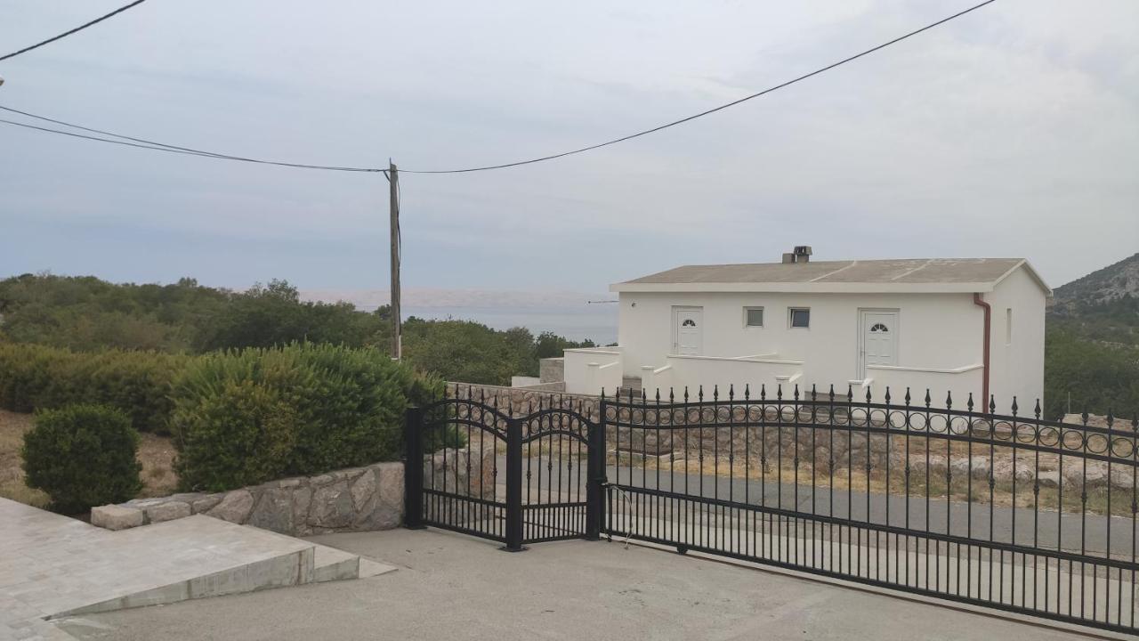 Apartmani Andrea Karlobag Bagian luar foto