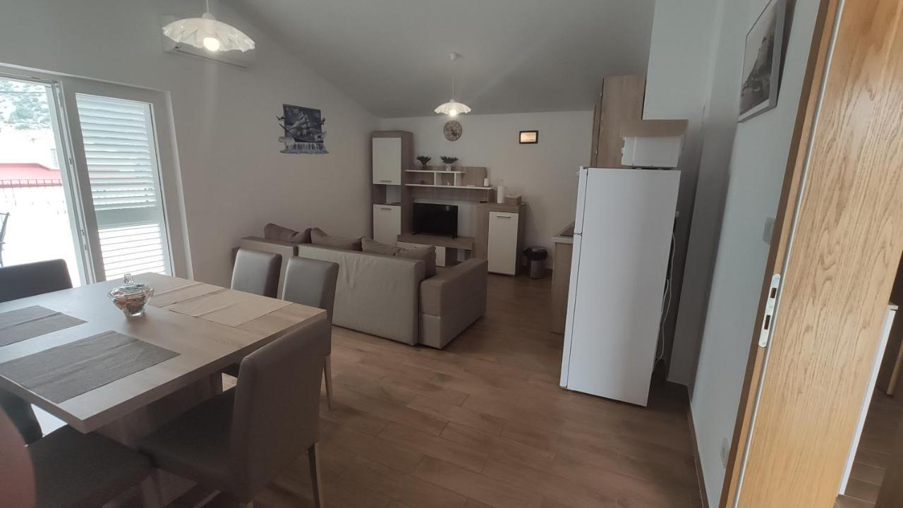 Apartmani Andrea Karlobag Bagian luar foto