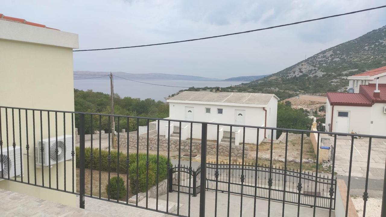 Apartmani Andrea Karlobag Bagian luar foto
