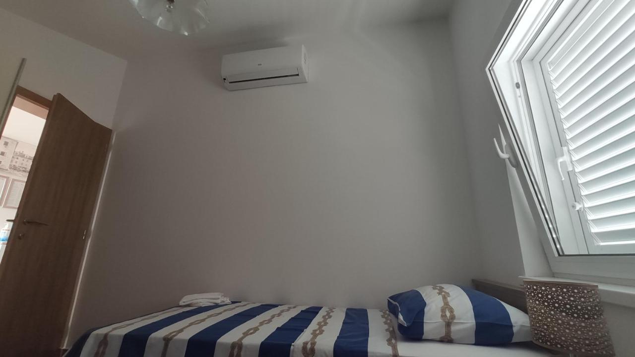 Apartmani Andrea Karlobag Bagian luar foto