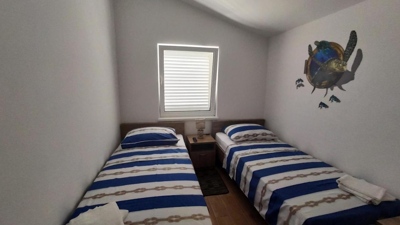 Apartmani Andrea Karlobag Bagian luar foto